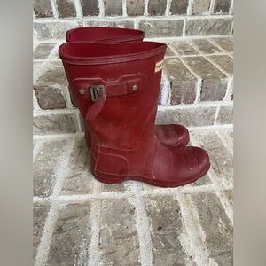 Hunter Womens Red Round Toe Mid Calf Pull On Classic Rain Boots Size US 7B